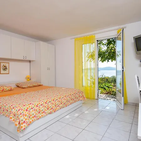 Apartman Bella Perna Beachfront Kuciste