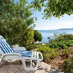 Apartman Bella Perna Beachfront Kuciste