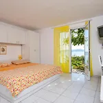 Apartman Bella Perna Beachfront Kuciste