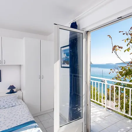 Διαμέρισμα Bella Perna Beachfront Kuciste